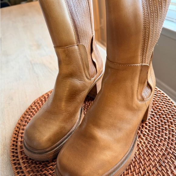 Free People Onyx Chelsea Boots in Camel size 7 - Picture 9 of 9